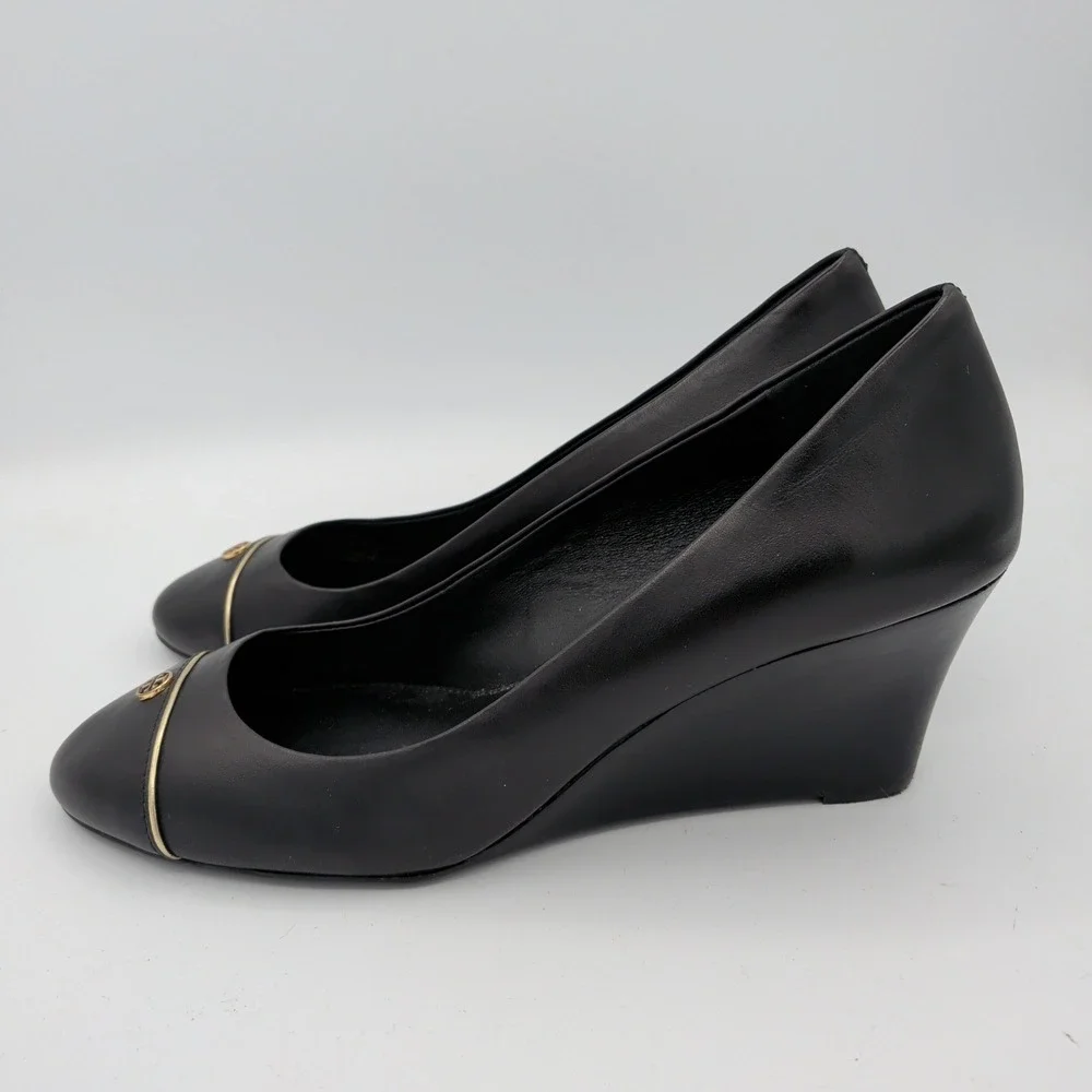 Tory Burch‎ Black Leather Wedge Pumps Gold Logo Medallion Round Toe 8M 11148519